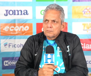 El entrenador de la Selección de Honduras, Reinaldo Rueda, en conferencia de prensa.