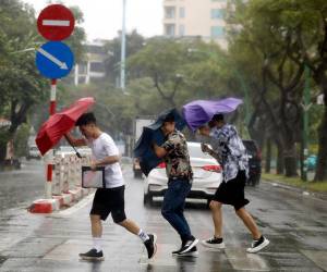 El supertifón Yagi, el más fuerte del año en China, dejó dos muertos y 92 heridos a su paso por la provincia insular de Hainan, donde tocó tierra en la tarde del viernes. Estas son las imágenes de los destrozos.