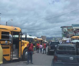 La necesidad de ganar el pan de cada día con sus ventas hacen que muchas personas del Zonal Belén invadan las calles, lo que provoca un congestionamiento en la ciudad.