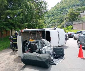 El accidente causó una fuerte congestión en la zona, dejando solo un carril habilitado para la circulación.