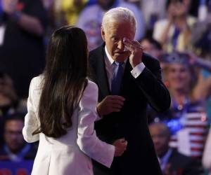 El presidente estadounidense, Joe Biden, recibió una abrumadora ovación de casi cinco minutos en la Convención Nacional Demócrata, además, llegaron grandes personalidades del partido político. Aquí las imágenes