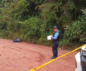 Al llegar al lugar, los agentes de la Policía Nacional constataron el lamentable hallazgo y acordonaron la zona para preservar la escena del crimen.