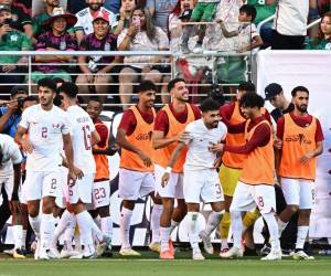 Qatar dio la campanada ante México y dejó fuera de la Copa Oro a una Honduras que hizo la tarea pero siguió cargando la pesada losa de la goleada en la primera fecha.