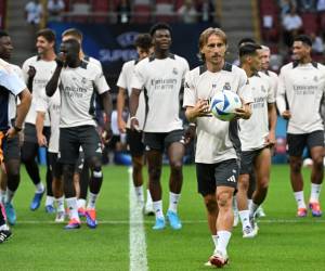 Se retira de entrenamiento de Real Madrid por lesión