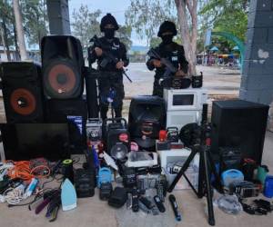 Cientos de televisores, electrodomésticos, armas y celulares se han decomisado en las cárceles por parte de las Fuerzas Armadas.