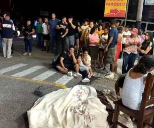 Lo que parecía una divertida excursión en conmemoración al día del maestro, terminó en tragedia. Una docente y dos menores de edad fueron las víctimas mortales de un aparatoso volcamiento de lancha en el Lago de Yojoa en horas de la noche de ayer martes -17 de septiembre- dejando luto y dolor en varias familias originarias del municipio de Marale, Francisco Morazán. A continuación las imágenes de las víctimas.