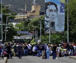 Las autoridades han clausurado locales que han prestado servicio a los opositores.