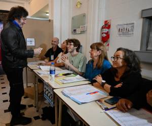 El congresista argentino y candidato presidencial de la Alianza Avanza La Libertad, Javier Milei, vota en un colegio electoral en Buenos Aires, durante las elecciones presidenciales del 22 de octubre de 2023.