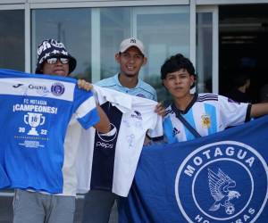 Motagua se clasificó a cuartos de final de la Champions de Concacaf y este viernes los aficionados los recibieron entre aplausos y halagos en el Aeropuerto Internacional Villeda Morales de La Lima, Cortés.