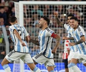 Otamendi abre el marcador 1-0, y le da la victoria a Argentina frente a Paraguay