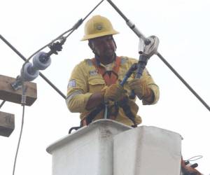 La ENEE aseguró que los cortes serán durante tres o cuatro horas por jornada, según sea la disponibilidad de energía para ese día.