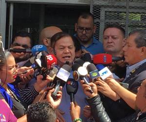 Romeo Vásquez se hizo presente a las instalaciones del Ministerio Público acompañado del denominado “Ejército Ciudadano de Paz”.