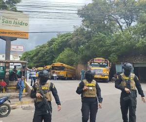 Desde ayer -24 de octubre- elementos de la Dirección Policial Anti Maras y Pandillas Contra el Crimen Organizado (Dipampco) se hicieron presentes para brindar seguridad en el Mercado Jacaleapa.