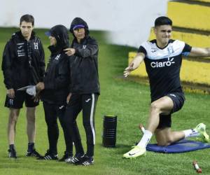 En la cancha del estadio Morazán entrenó la selección de Honduras y Reinaldo Rueda se alarma con jugadores que no podrían estar en juego ante México en Toluca