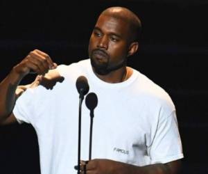 Según la exasistente de Kanye West, el rapero la violó durante una sesión de estudio de Sean “Diddy” Combs.