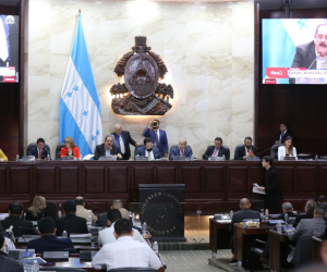 Con más de dos horas de tardanza a la hora convocada los parlamentarios retornaron a la cámara legislativa con acuerdos a medias entre las fuerzas políticas.