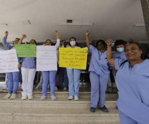 El CMH considera la medida injusta y una violación de los acuerdos que garantizaban la estabilidad laboral de los médicos.