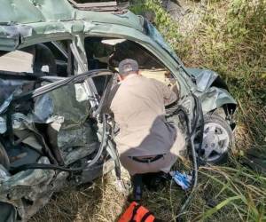 El conductor del vehículo, que supuestamente habría causado el accidente fue rescatado por el Cuerpo de Bomberos.