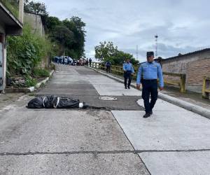 El cuerpo de la joven asesinada fue ubicado en un sector de la calle principal de la colonia San Francisco.