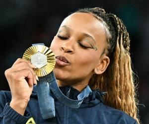 La brasileña Rebeca Andrade conquistó el oro en suelo de la gimnasia de París-2024. La atleta se había convertido en la mayor competencia de Simone Biles, pero este lunes se coronó como campeona.