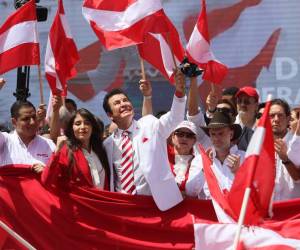 Salvador Nasralla dio su juramento a los estatutos del Partido Liberal este martes.