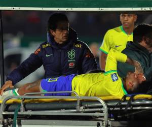 <b>Neymar</b> será operado el jueves por una rotura de ligamento cruzado y menisco en la rodilla.