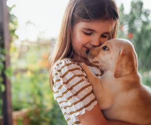 Aunque cuidar de animales no es fácil, la retribución en los niños y el resto de la familia es incalculable.