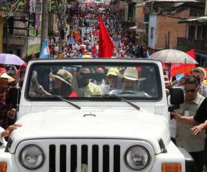 El exmandatario convocó al Frente Nacional de Resistencia Popular a desfilar e ingresar al Estadio Nacional el próximo 15 de septiembre.