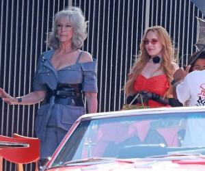 Atuendos elegantes lucieron Jamie Lee Curtis y Lindsay Lohan, protagonistas de la obra cinematográfica.