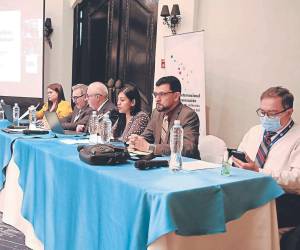 En el foro “Elección de altos fiscales en Honduras: los desafíos para la etapa del Congreso Nacional” participó la sociedad civil junto con miembros de la MIO-Honduras.