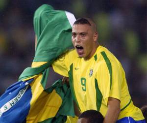 Ronaldo Nazario celebrando durante la Copa Mundial de Corea y Japón 2002.