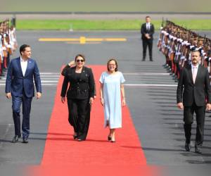 La presidenta de Honduras llegó a El Salvador para estar en la toma de posesión de Nayib Bukele.