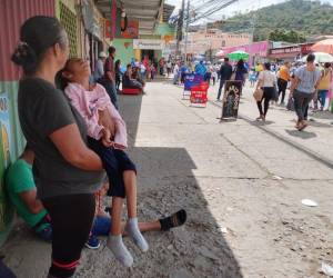 Cruzaron el Darién con su hija especial en hombros: travesía de venezolanos para llegar a Honduras