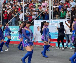 Este año las palillonas del Central también se robaron las miradas con sus looks y sus pasos.