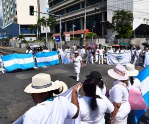 Las enfermeras auxiliares realizaron ayer una marcha.