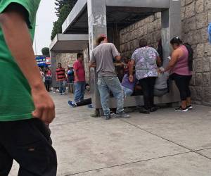 Dos muertos deja ataque armado en una estación de buses en la colonia Las Brisas