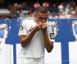 Kylian Mbappé ya fue presentado como jugador del Real Madrid en el Santiago Bernabéu.