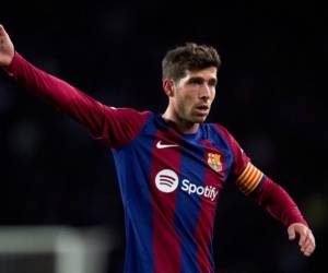 Sergi Roberto será dirigido por Cesc Fábregas, su ex compañeo en el Barcelona.