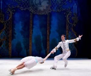 Se trata de una experiencia perfecta para toda la familia, donde la elegancia del ballet se fusiona con la belleza del patinaje sobre hielo.