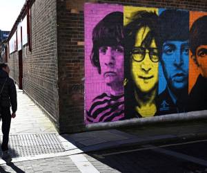 La canción fue realizada a partir de una maqueta grabada en los años 1970 por John Lennon en su apartamento neoyorquino.