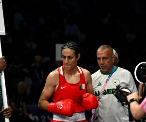 Este jueves, se ha convertido en un día polémico para los Juegos Olímpicos París 2024 debido a la participación de Imane Khelif, boxeadora argelina que luchó contra la italiana Ángela Carini en su primer combate olímpico, el cual duró 46 segundos del primer round.