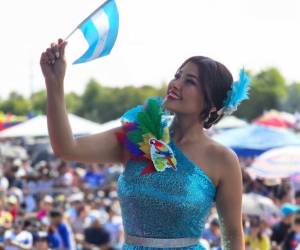 La presentadora hondureña Milagro Flores deslumbro con su atuendo en las fiestas patrias que se celebraron en Estados Unidos.