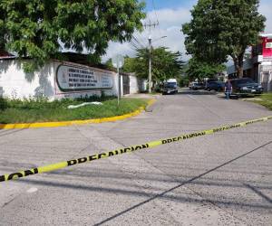 El hombre cayó fulminado a disparos a escasos pasos de la Escuela Soledad Fernández. En el incidente no resultó herida otra persona.