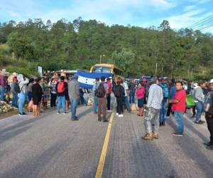 Padres de familia exigen un docente para sus niños.