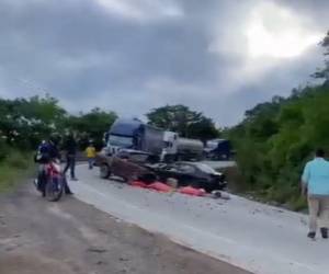 Capitalinos reportan largas filas tras el accidente vehicular.