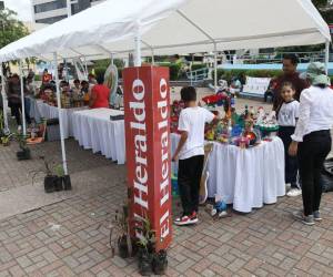 La feria de reciclaje es una actividad donde se muestra la creatividad de los niños, elaboran artículos de material reciclado y fue vendido.