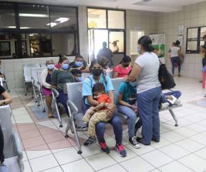 Los expertos del Seguro Social aseguraron que las salas de emergencias se llenan de pacientes con problemas respiratorios debido al humo que cubre la capital de Honduras.