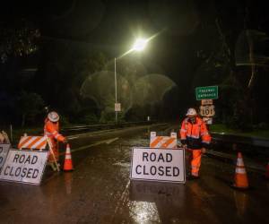 Las autoridades de emergencia en la ciudad ubicada a 90 minutos de Los Ángeles instaron a abandonar la zona.