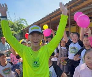 A Shin Fijiyama se le ha reconocido como un héroe por la educación de los niños en Honduras.