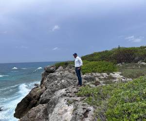 El territorio, que guarda una riqueza natural e histórica, está ubicado al noroeste del mar Caribe, a unos 250 km de tierra firme.